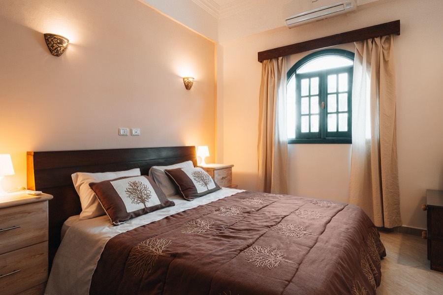 Bedroom with arched window